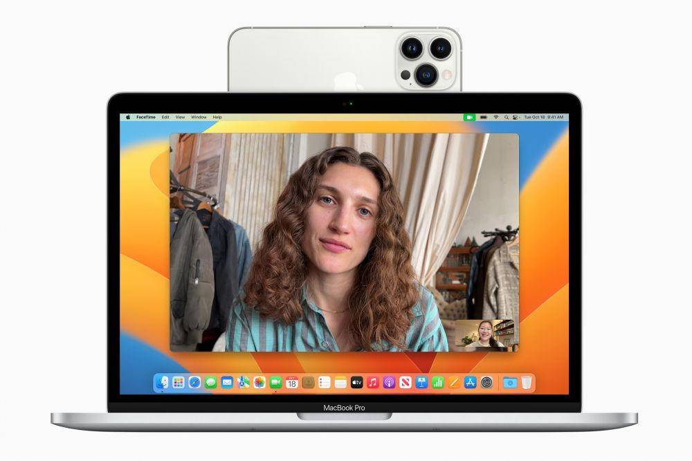 fitur Continuity membuat iPhone bisa jadi webcam untuk MacBook (Dok. Apple)