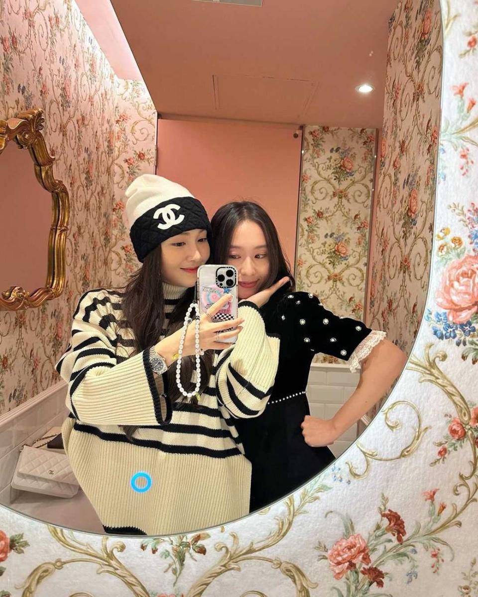 Jessica dan Krystal (instagram.com/jessica.syj)