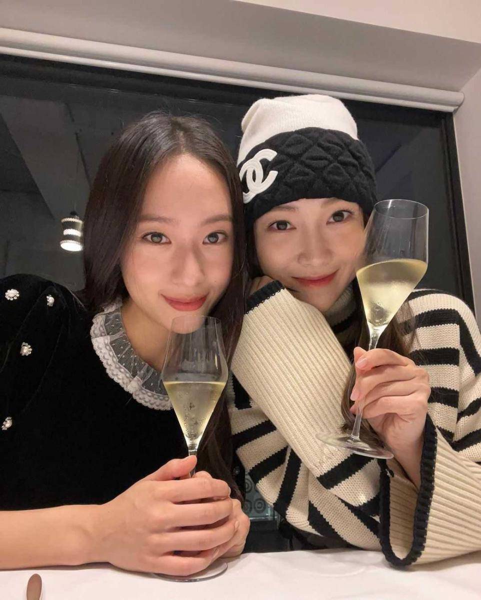 Jessica dan Krystal (instagram.com/jessica.syj)