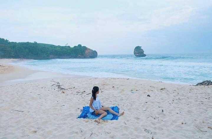 Pasir Putih Pantai Pudak (Instagram/kentonganblitar)