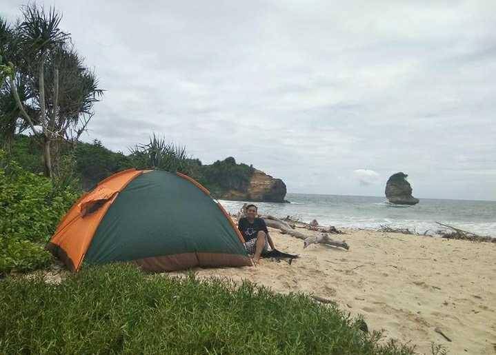 Camping di Pantai Pudak (Instagram/davidindr_)