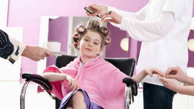 ilustrasi anak di salon (traveller. com.au)