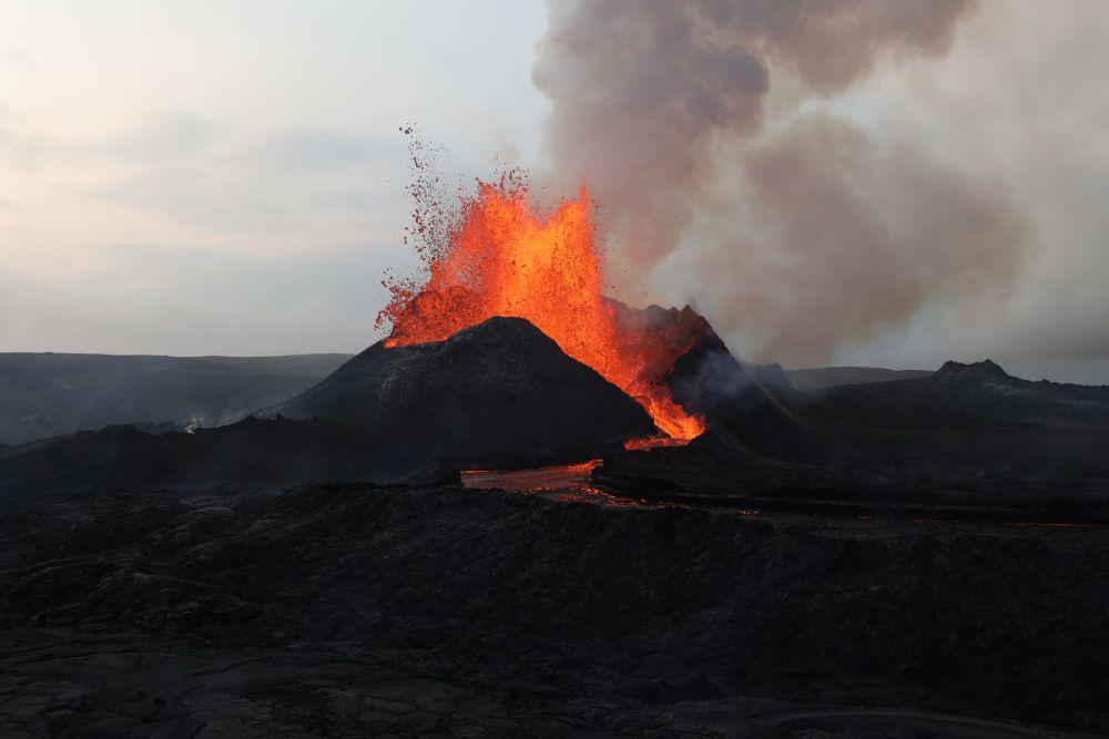 5 Dampak Positif Letusan Gunung Berapi, Bisa Menyuburkan Tanah, lho!