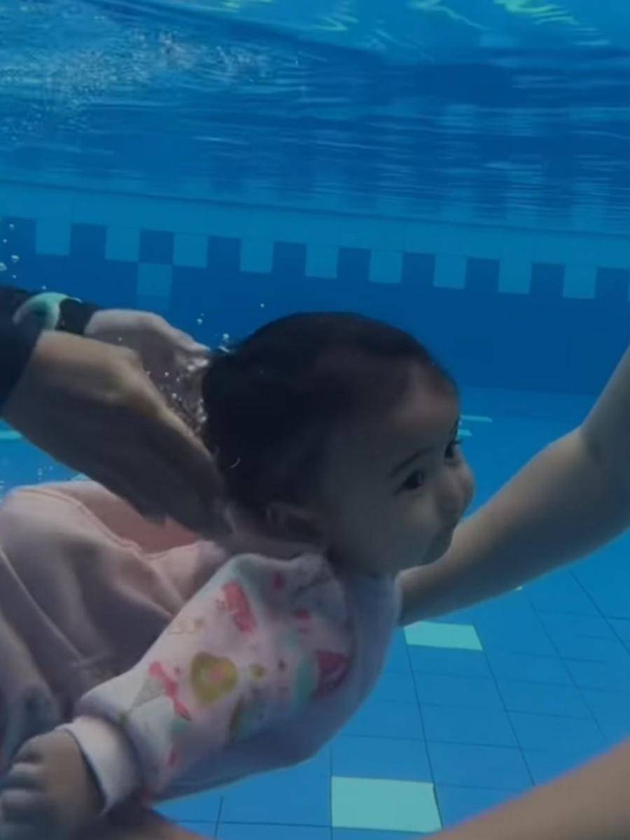 momen baby Nadlyne belajar menyelam (instagram.com/nandaarsynt)