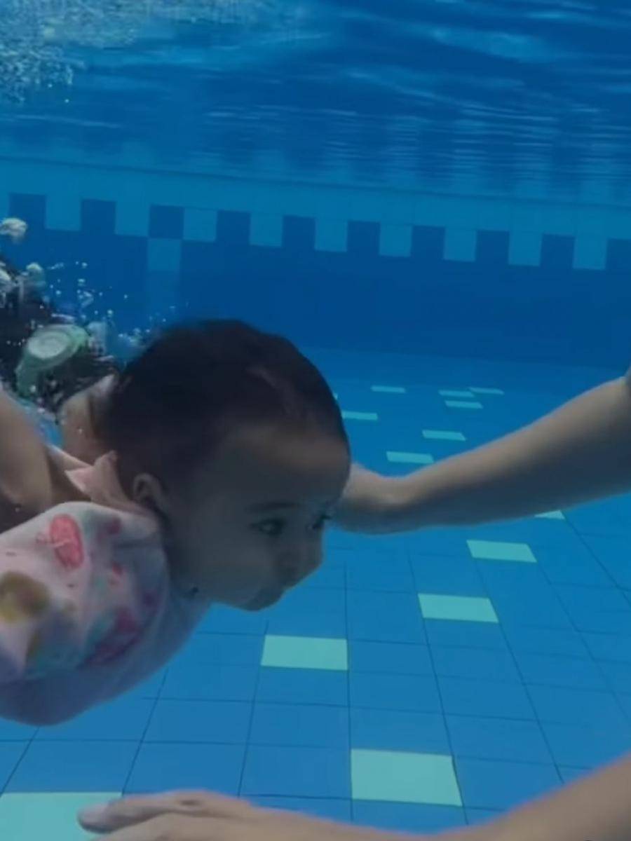 momen baby Nadlyne belajar menyelam (instagram.com/nandaarsynt)