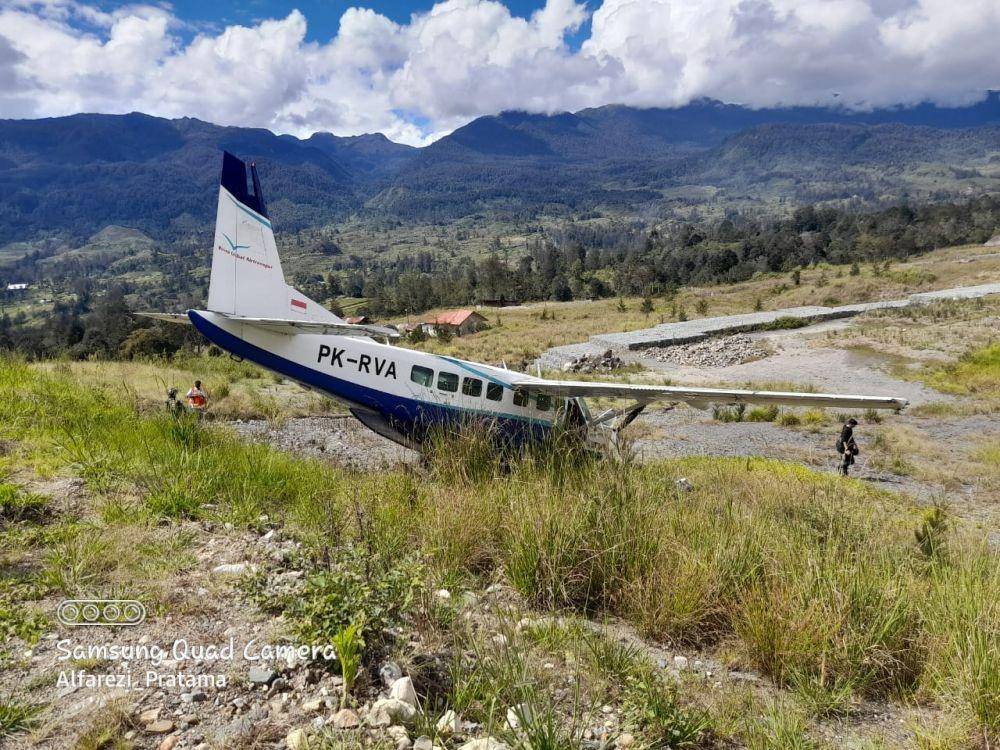 Kondisi pesawat saat tergelincir di Bandara Aminggaru, Puncak, Papua, IDN Times/Istimewa