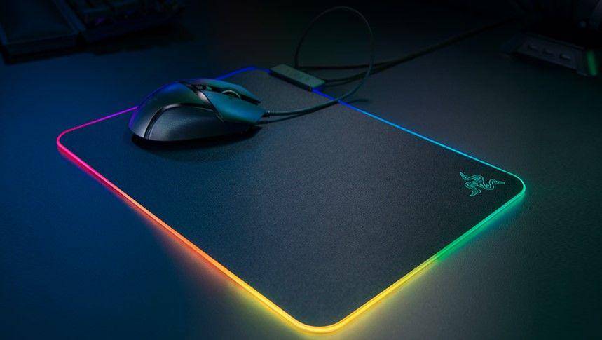 ilustrasi fitur tambahan pada mousepad gaming (Razer.com)