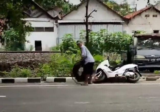Kebangetan! Kabel Telekomunikasi KAI Surabaya Diembat