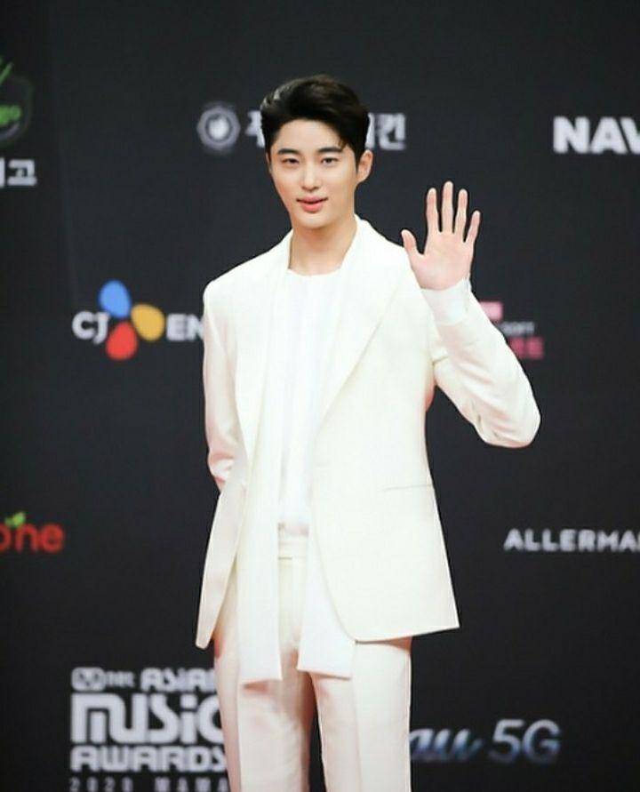 ootd Byeon Woo Seok (instagram.com/byeonwooseok)