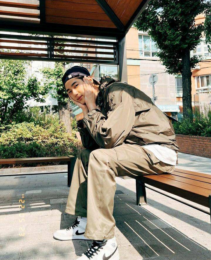 ootd Byeon Woo Seok (instagram.com/byeonwooseok)