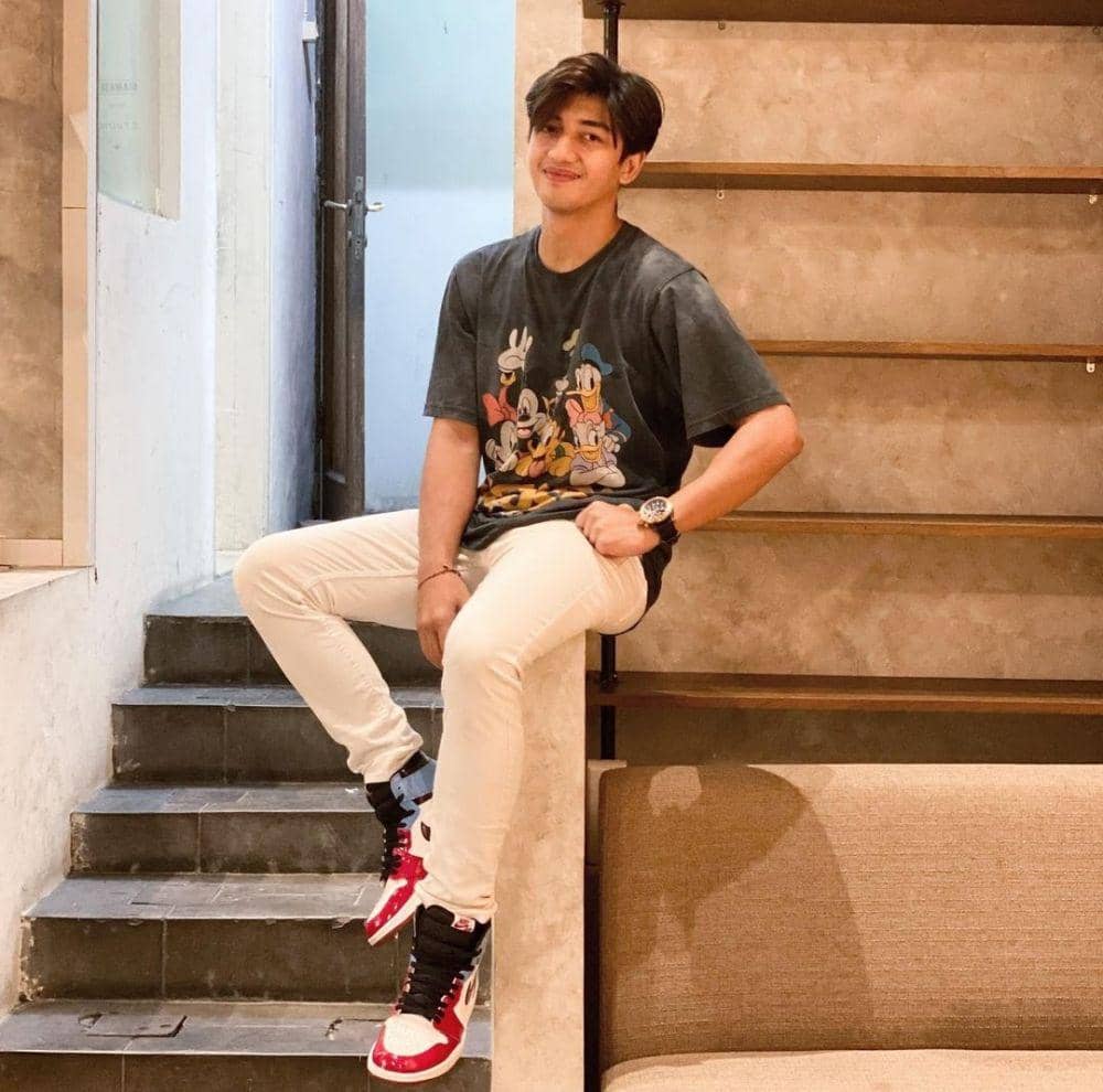 Harris Vriza (instagram.com/harrisvriza)