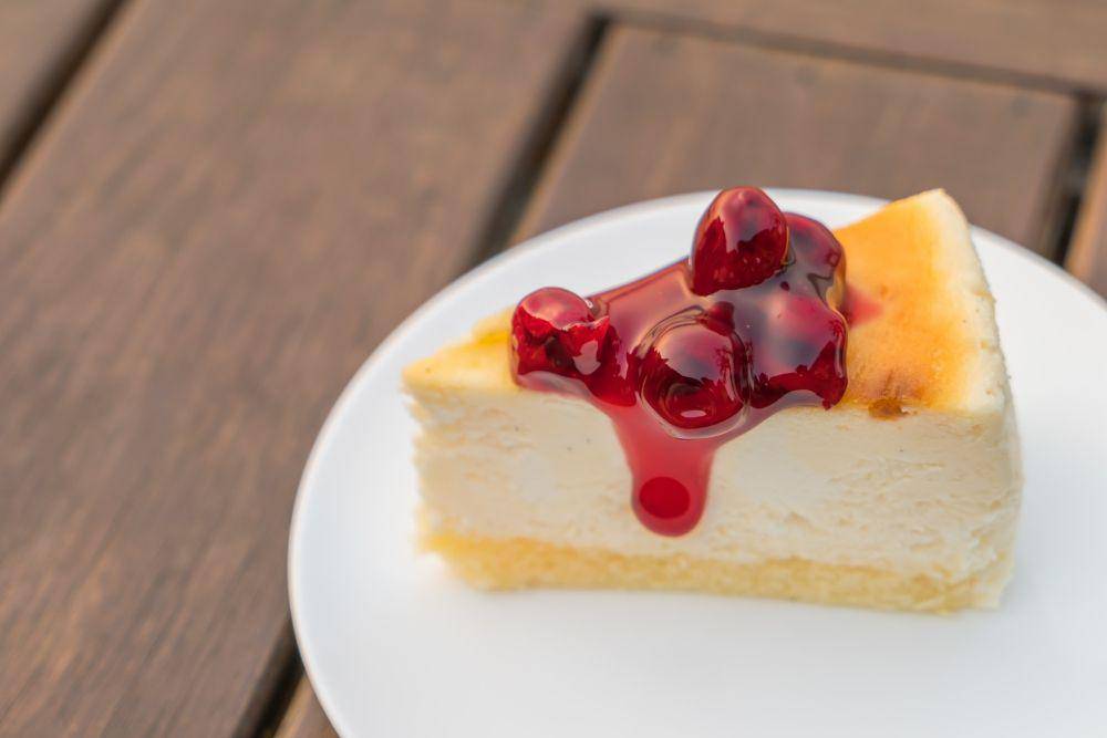 ilustrasi cheese cake (freepik.com/jannoon028)