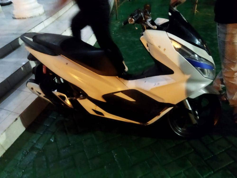 Kendaraan roda dua yang dipakai pelaku saat pencurian kabel. Dok. Istimewa.