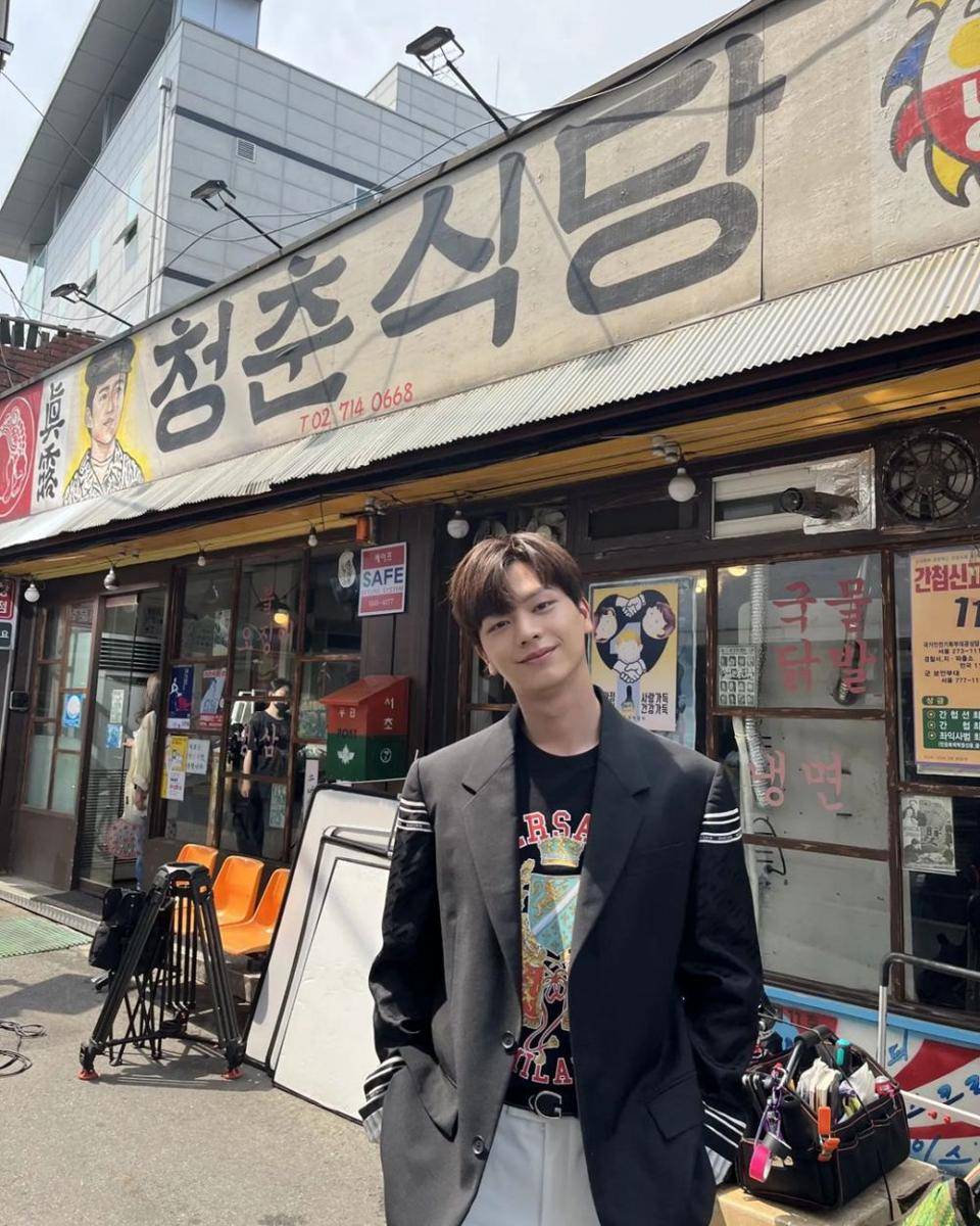 ide outfit Sungjae BTOB (instagram.com/yook_can_do_it)
