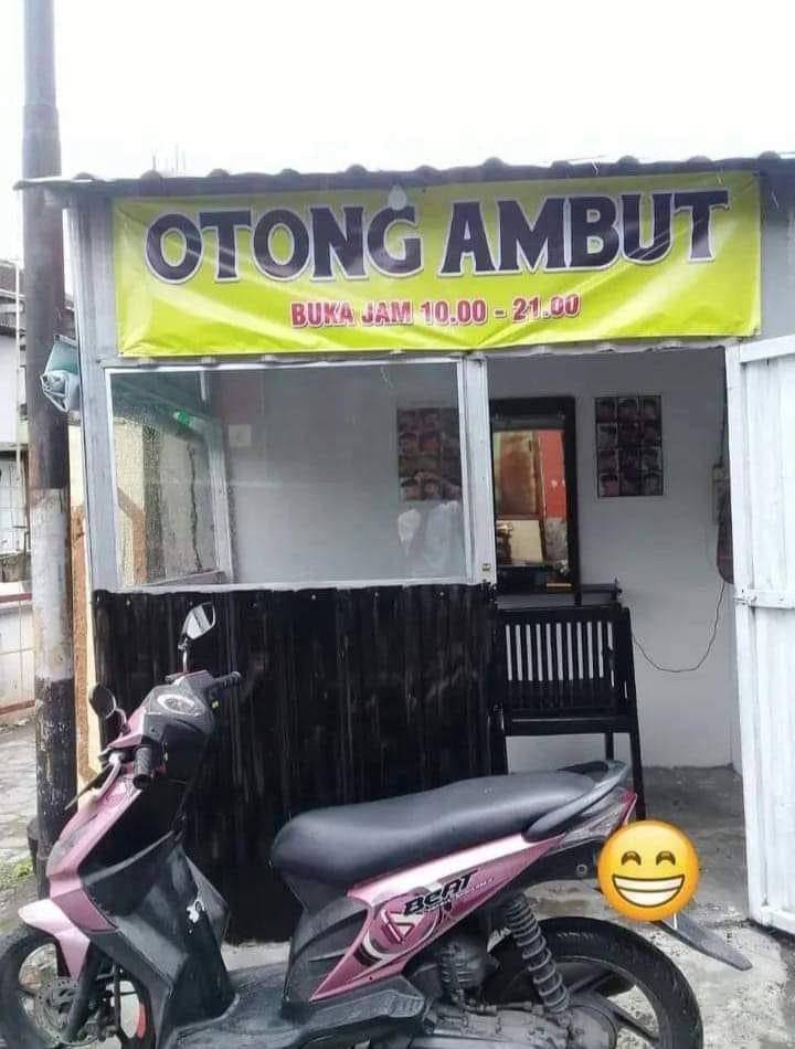 potret tukang cukur kocak (twitter.com/garasikomedi)