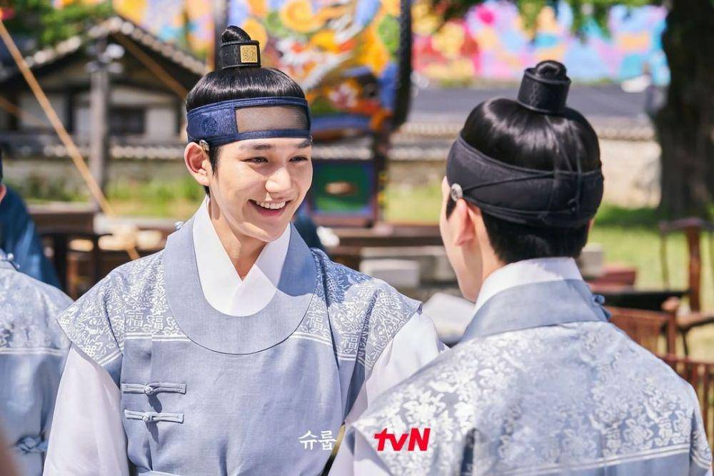 Yoon Sang Hyeon di drama Under the Queen's Umbrella (instagram.com/tvn_drama)