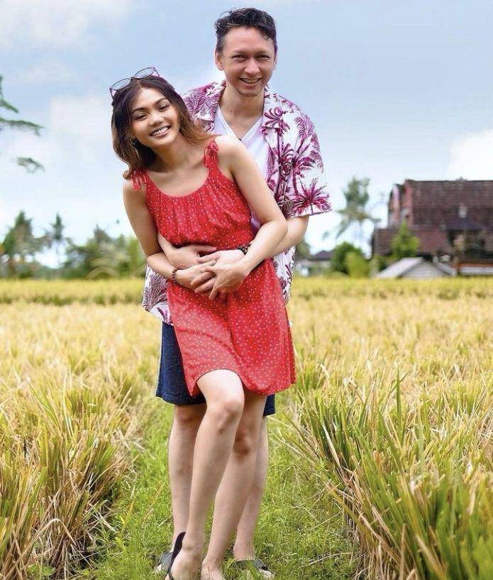 Rina nose bali (instagram.com/rinanose16)