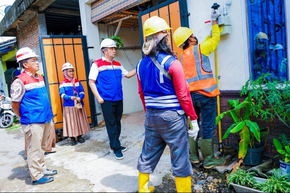 Manajemen Subholding Gas Pertamina Tinjau Pembangunan Jargas di Cirebon. (Dok. PGN)
