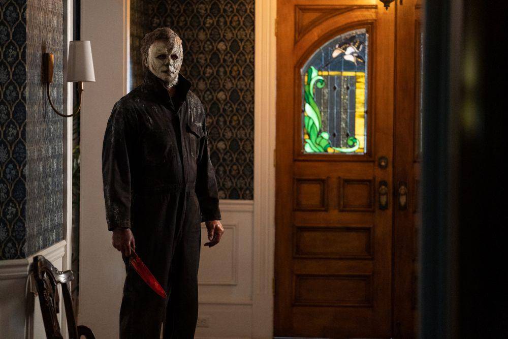 sosok dengan topeng legendaris di film Halloween Ends (dok. Universal Pictures/Halloween Ends)