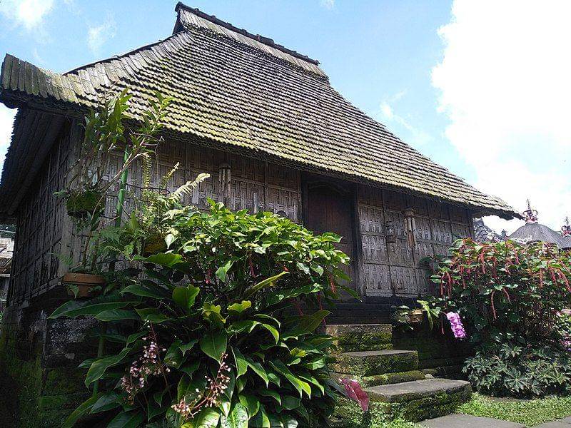 ilustrasi rumah bambu (commons.m.wikimedia.org/Aqfultxsuo)