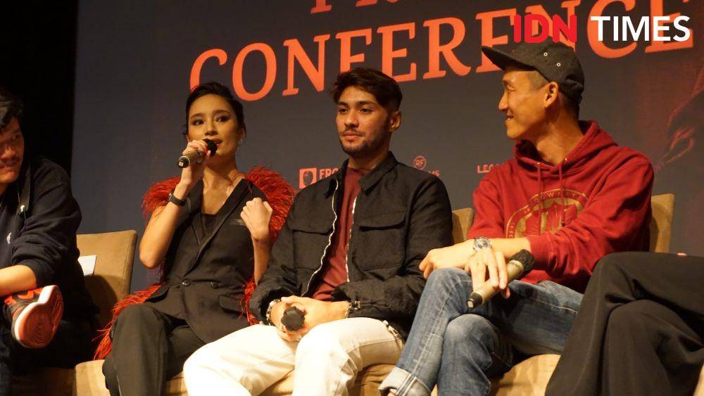 potret Tatjana Saphira dan Refal Hady konferensi pers film Perempuan Bergaun Merah pada Rabu (26/10/2022) (Dok. IDN Times/Elizabeth Chiquita)