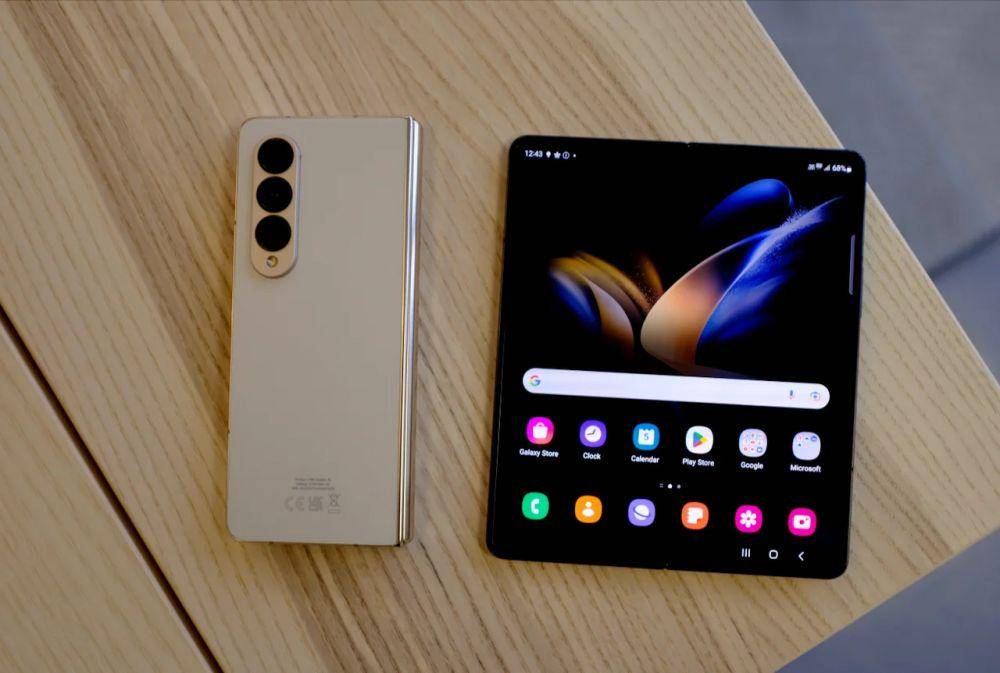 potret Samsung Galaxy Z Fold4 (trustedreviews.com)