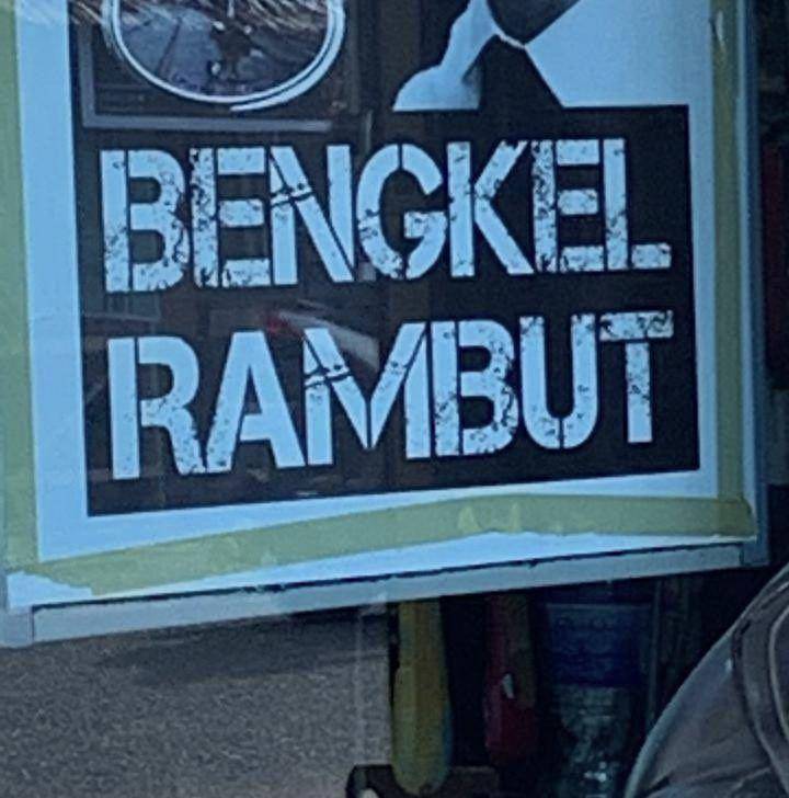 potret tukang cukur kocak (twitter.com/sayancmuu)