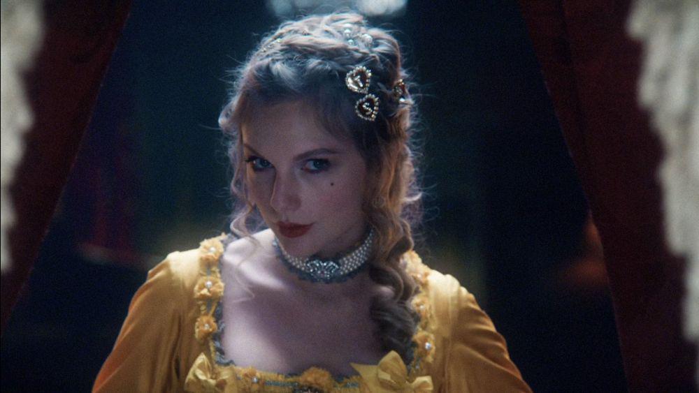 5 Easter Eggs dalam MV 'Bejeweled' Milik Taylor Swift, Kamu Sadar?