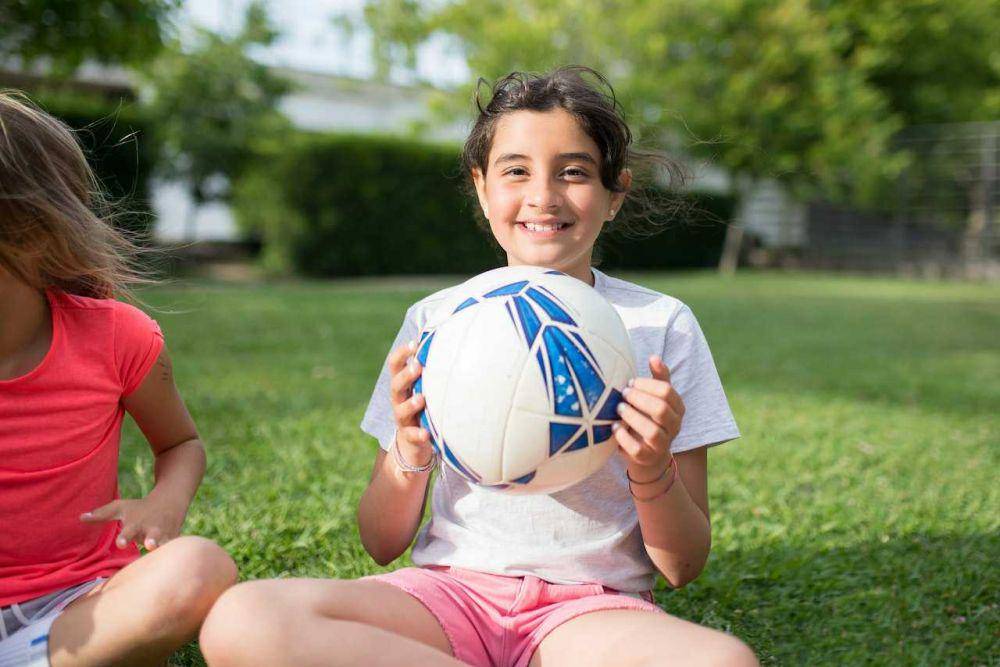 ilustrasi anak dan bola (pexels.com/Kampus Production)