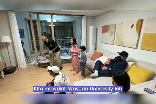 Waseda Boys dan anak-anak Kimbab Family (dok. youtube.com/Nihongo Mantappu)