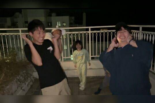 Waseda Boys dan anak-anak Kimbab Family (dok. youtube.com/Nihongo Mantappu)