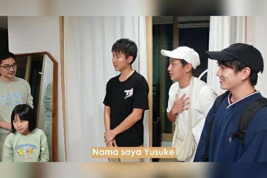 Waseda Boys dan anak-anak Kimbab Family (dok. youtube.com/Nihongo Mantappu)