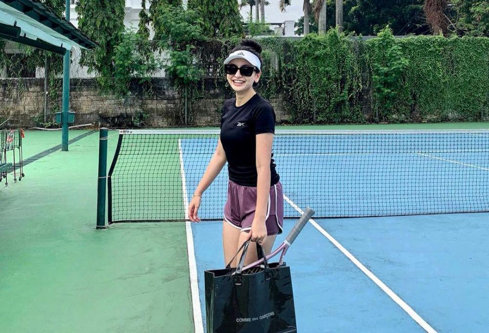 10 Potret Pretty Sporty Valeria Tifanka saat Bermain Tenis, Memukau!