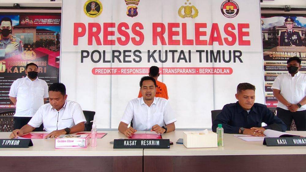 Polres Kutim saat menggelar konferensi pers terkait kasus korupsi dana desa di Kutim (dok. Istimewa)
