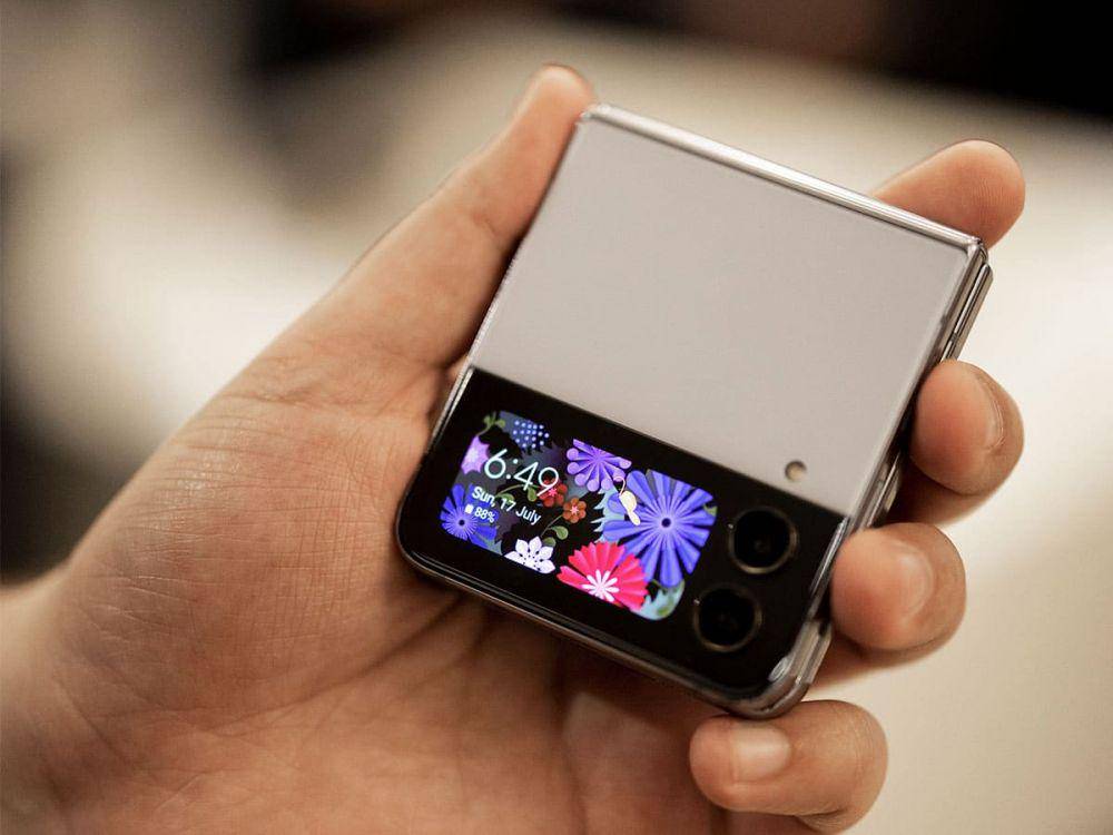 potret Samsung Galaxy Z Flip4 (manofmany.com)