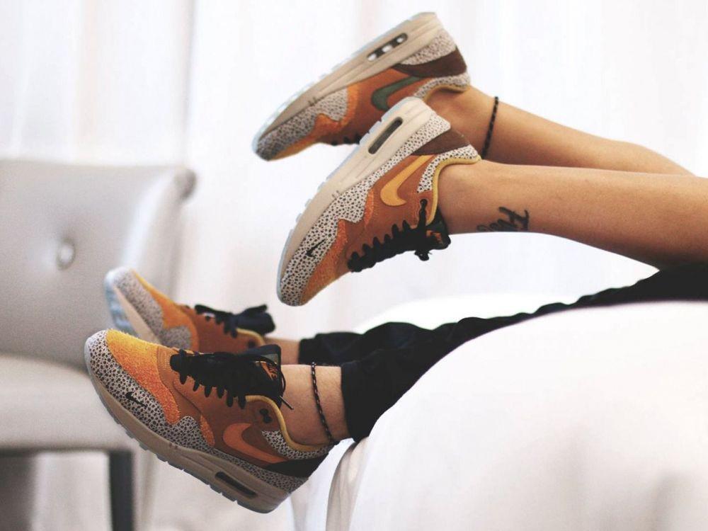 10 Rekomendasi Sepatu Couple dengan Anak atau Pasangan