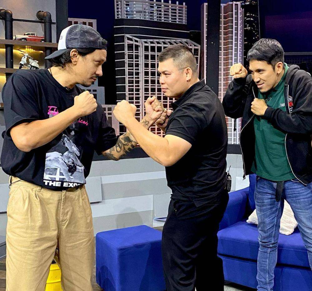 potret Vincent dan Desta menjadi host acara (instagram.com/desta80s)