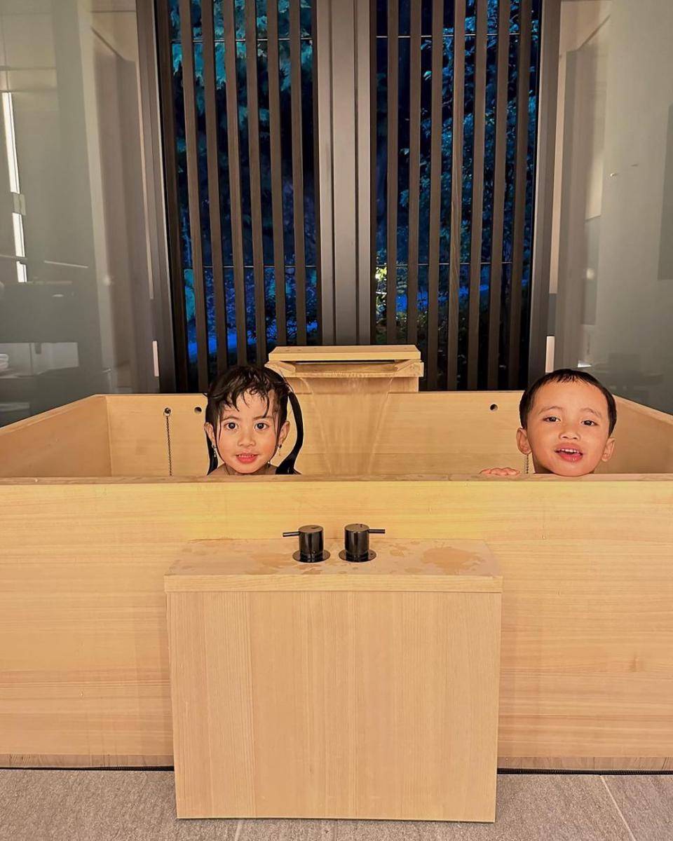 Xabiru dan Chava (instagram.com/rachelvennya)
