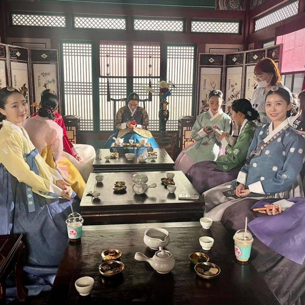 momen para selir raja di balik layar Under the Queen's Umbrella (instagram.com/shinsj84)