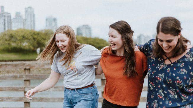 Ilustrasi bertemu teman. (Unsplash.com/Pricilla du Preez)