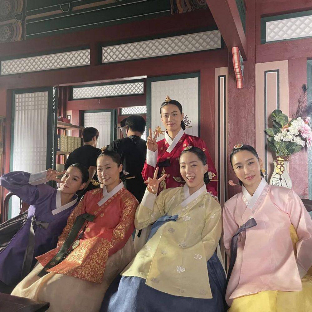 momen para selir raja di balik layar Under the Queen's Umbrella (instagram.com/shinsj84)