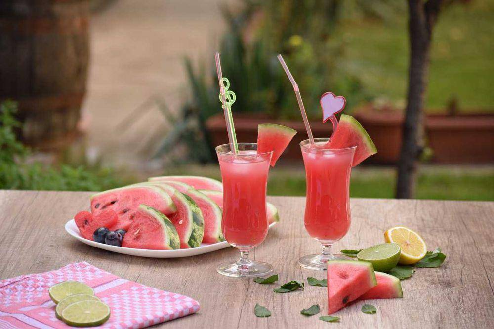 ilustrasi minuman semangka (pixabay.com/ExplorerBob)