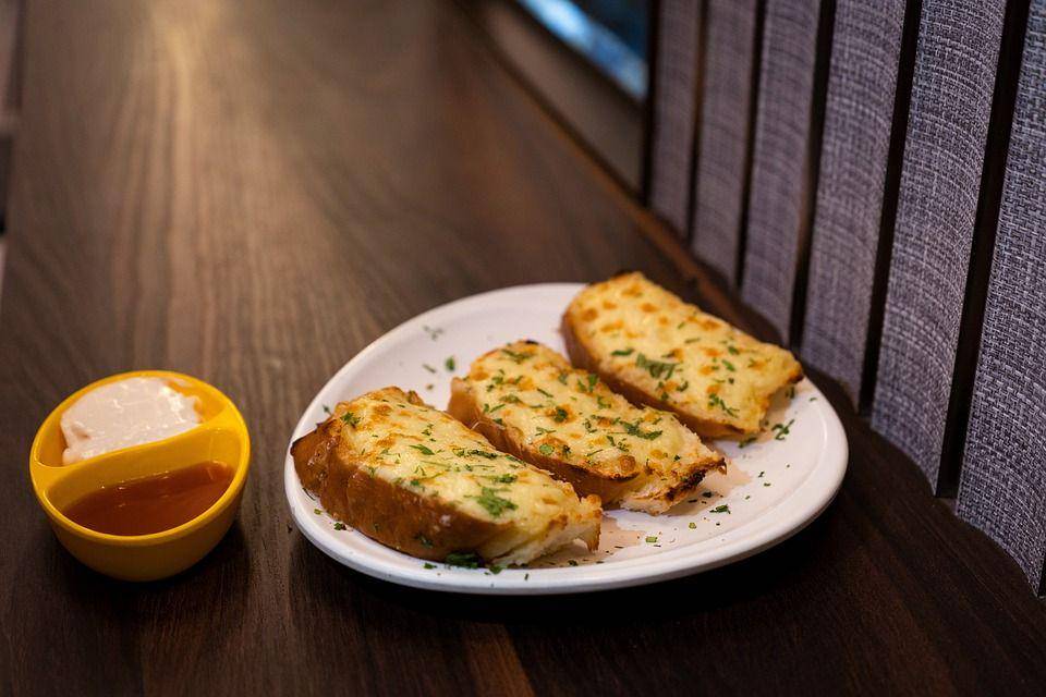 Ilustrasi cheesy garlic bread (pixabay.com/Nikhil bali)