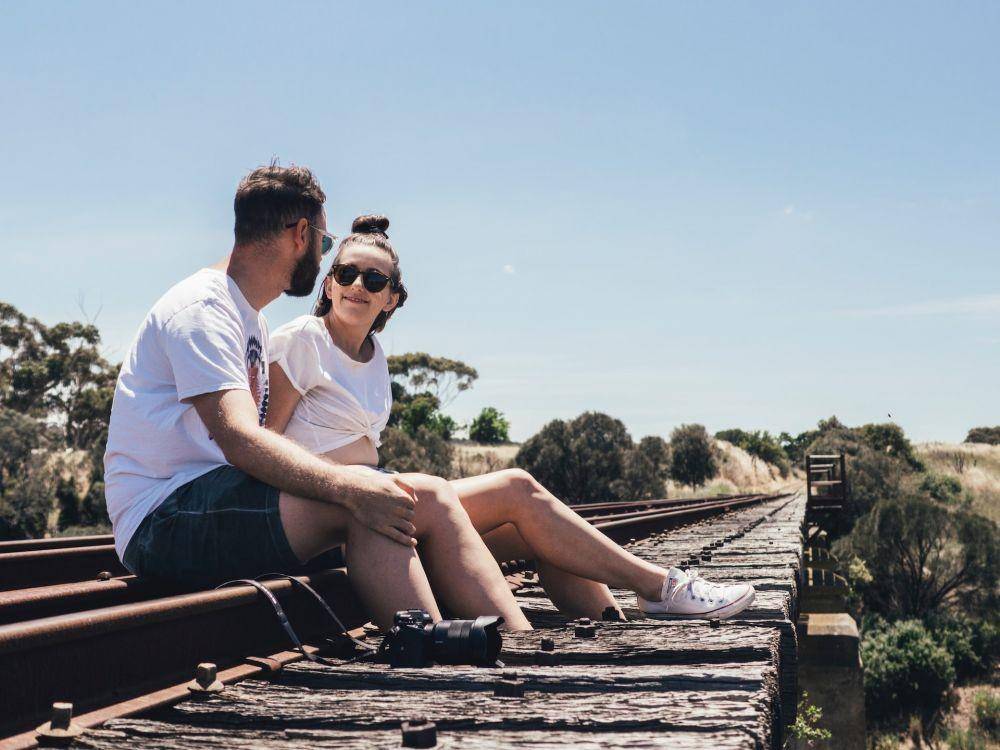 ilustrasi pasangan romantis (unsplash.com/marcus wallis)