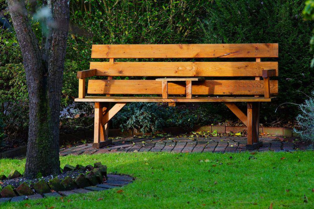 rekomendasi kursi taman belakang rumah (pexels.com/Pixabay)
