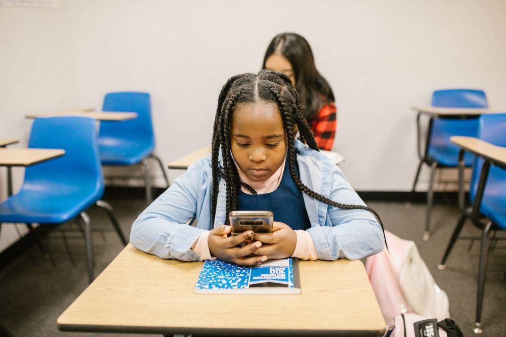 5 Alasan Anak Melakukan Cyberbullying, Ketahui Juga Solusinya!