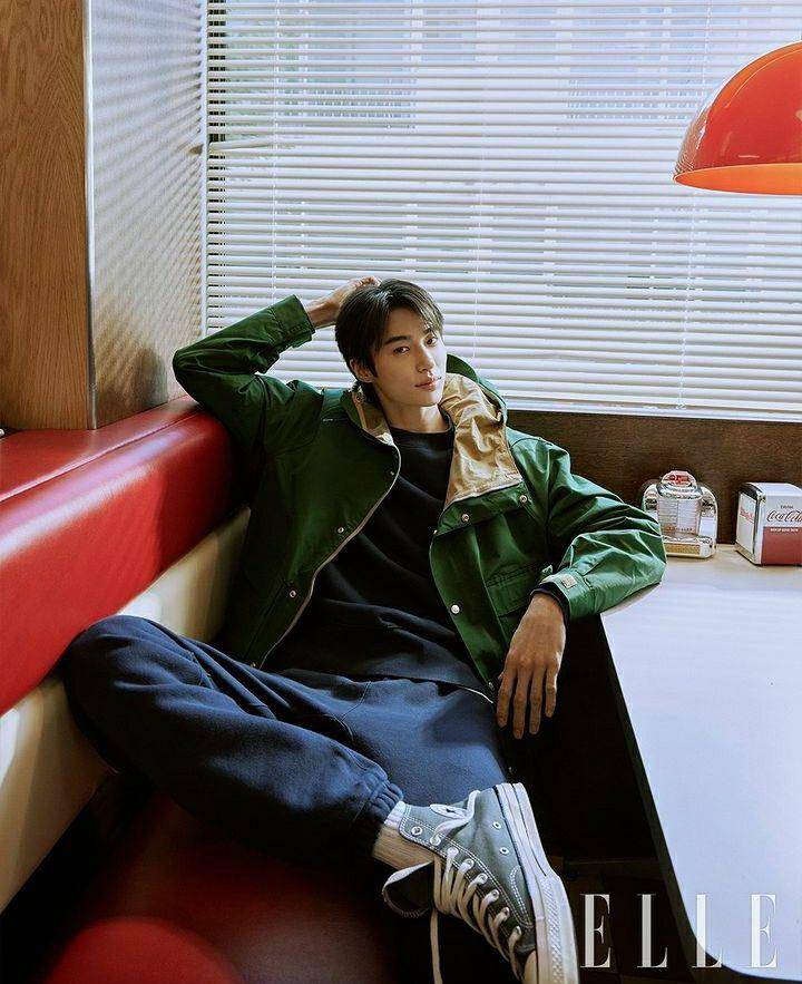 ootd Byeon Woo Seok (instagram.com/ellekorea)