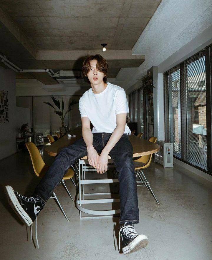 ootd Park Jung Woo (instagram.com/varoent_official)