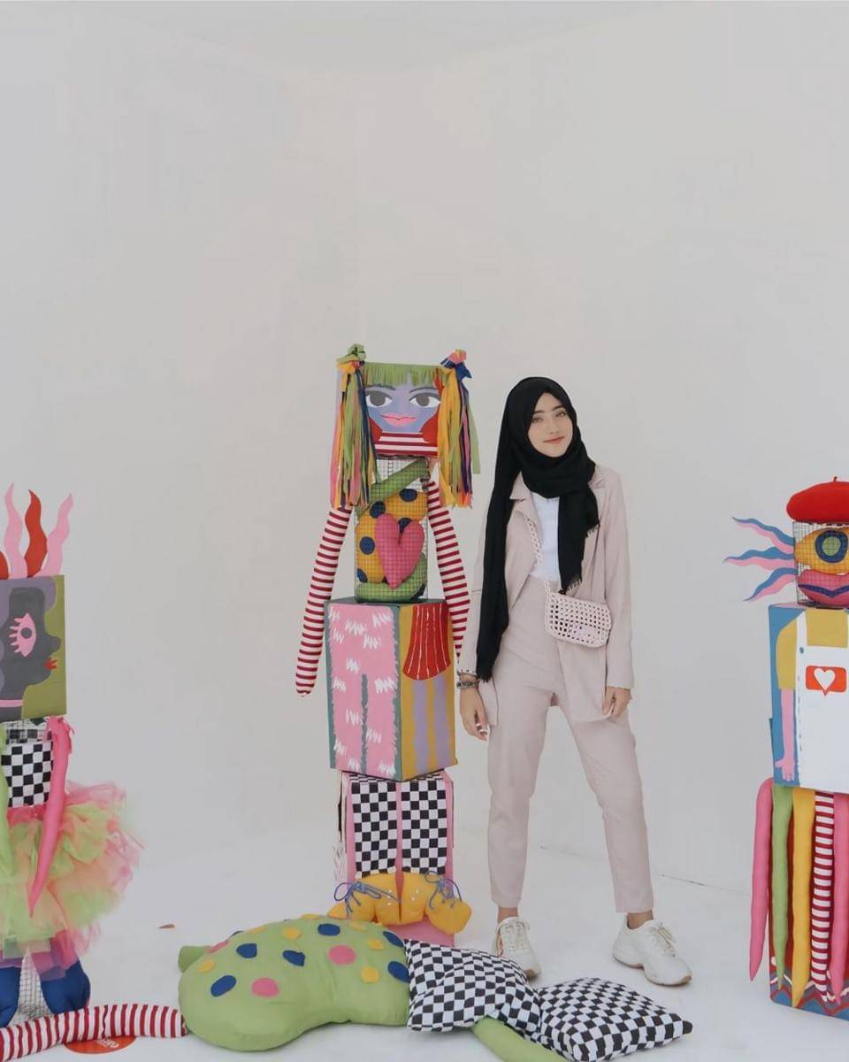 Outfit peach dengan hijab ala Shirin Al Athrus (instagram.com/shireeenz)