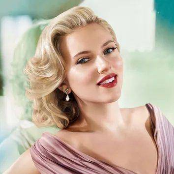 Scarlett Johansson (vogue.com)